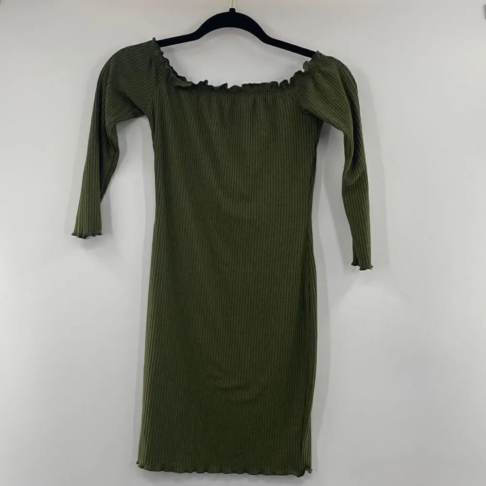 3For$20 Iris Off Shoulder Green Ribbed Dress Size Small